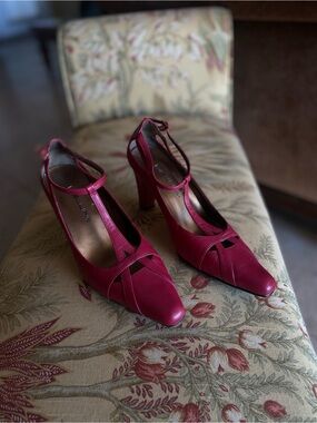 Bellini T-Strap Heeled Pumps in Raspberry 7.5